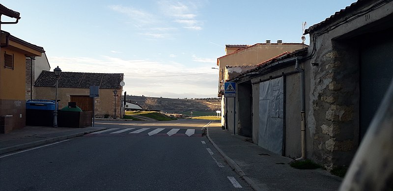 File:Calle de La Higuera.jpg