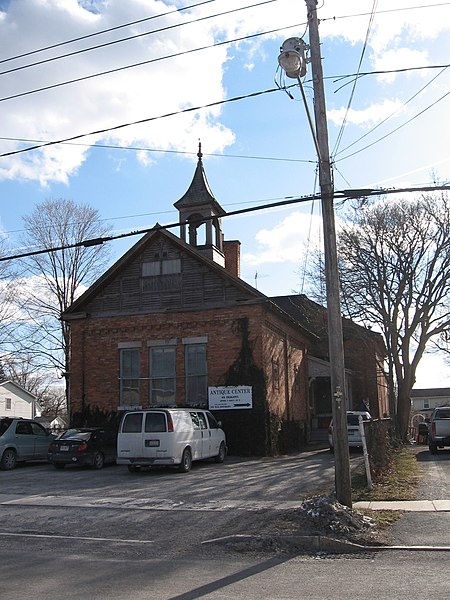 File:Canandaigua 005 Saltonstall St School.jpg