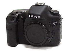 Canon EOS 7D front 04.jpg