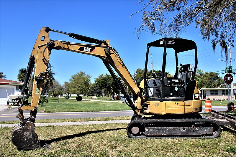 File:Caterpillar 304E CR Mini Excavator near McKay Creek March 8, 2021.JPG