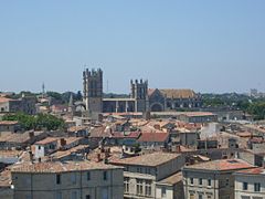 Vista lejana de la catedral desde el Corum