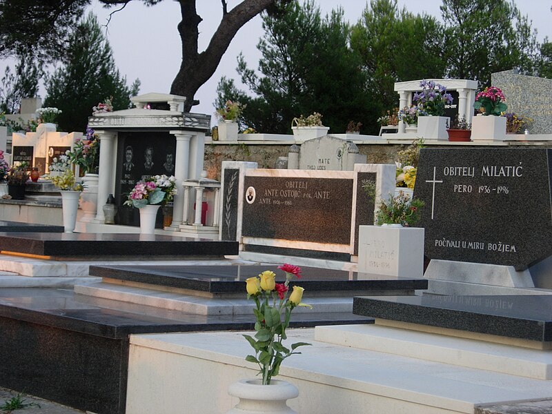 File:Cemetery of Jelsa (SL08).jpg