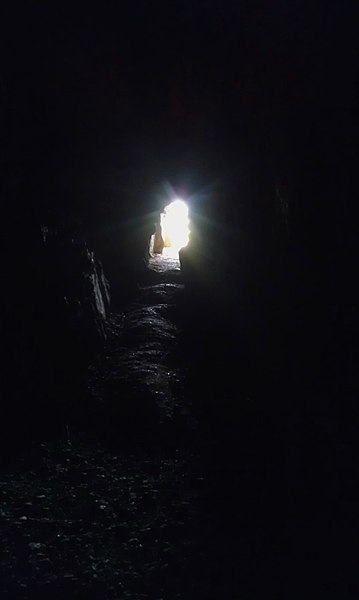 File:Chamber of Stoney Littleton Long Barrow.jpg