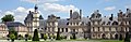 Fontainebleau er et betydelig anlegg både med hensyn til arkitektur og billedkunst; og som scene i fransk historie.