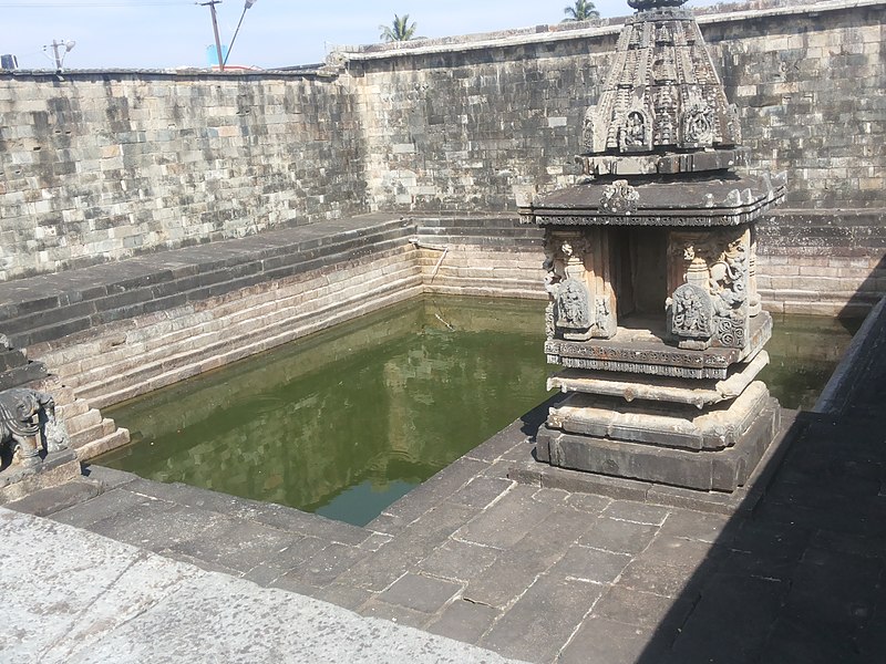 File:Chennakeshava temple Belur 158.jpg