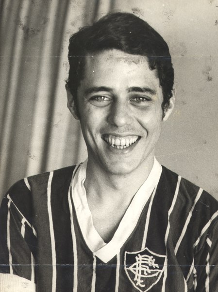 File:Chico Buarque de Holanda 2 (1970).tif