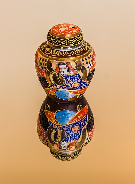 File:Chinees decoratief vaasje op glas 20-12-2020. (actm.) 01.jpg