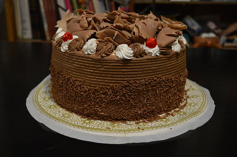 File:ChocolateTruffleCakeIdeal02.JPG