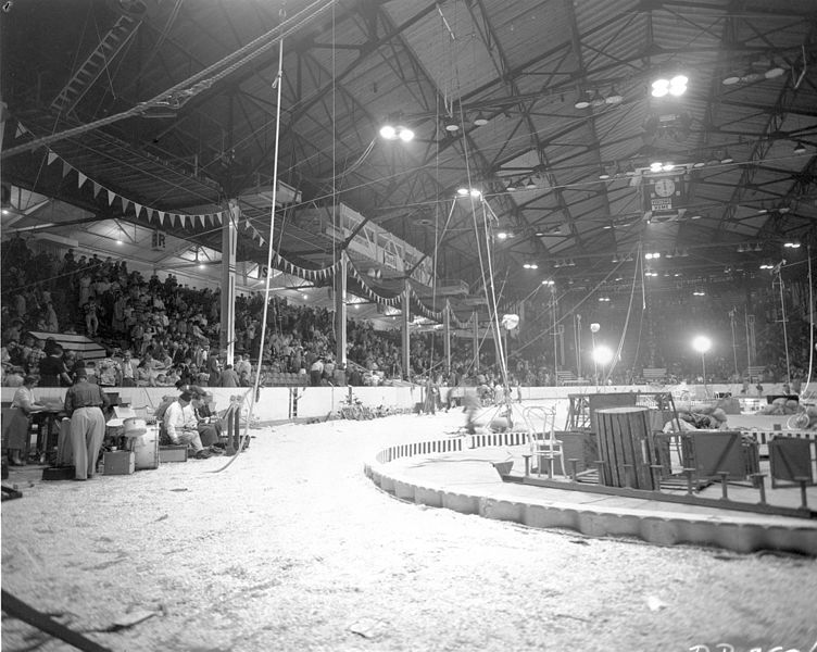 File:Circus held in Edmonton Gardens (21710812125).jpg