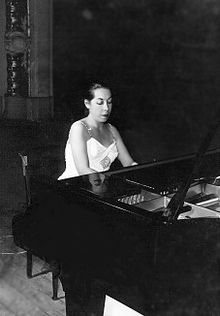 Clarisse leite-ao piano.jpg