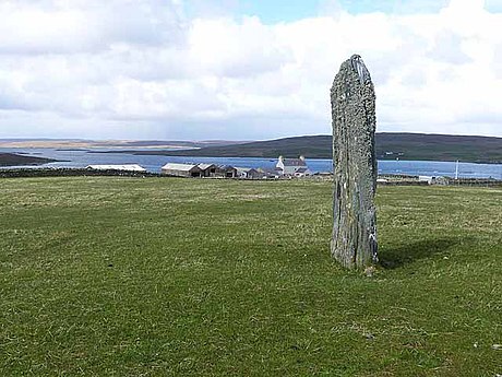 File:Clivocast standing stone (geograph 3466960).jpg