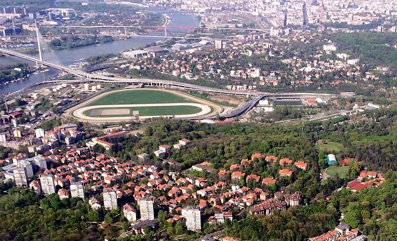 File:Cukarica - Banovo Brdo and Savski Venac - Senjak IMG 1729 hippodrome beograd.JPG