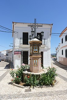 Cumbres Mayores, Fuente-Cruz del Altozano.jpg