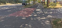 Миниатюра для Файл:Cycleway crossing driveway.jpg