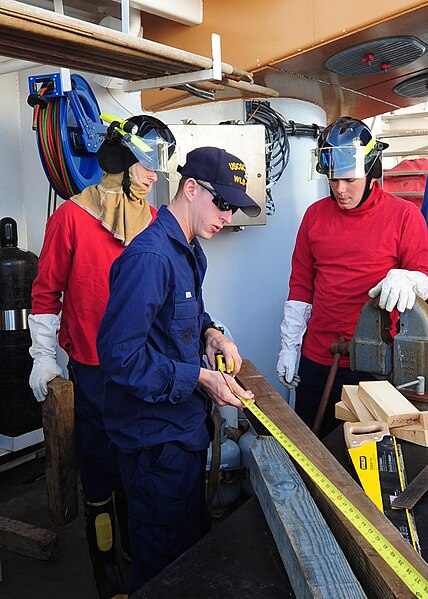 File:Damage control exercise on board the USCGC Alder, during Operation Nanook 2010.jpg