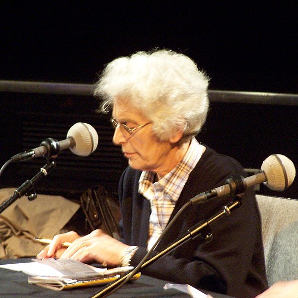 File:Danièle Heymann 2012 (cropped).JPG