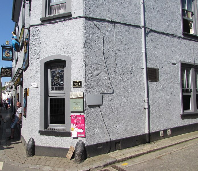 File:Direction signs on an East Looe corner - geograph.org.uk - 5796554.jpg