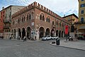 Piazza delle Erbe: Casa dei Mercanti