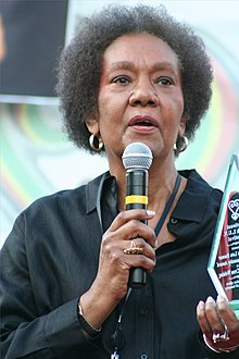 Dr. Frances Cress Welsing receives Community Award at National Black LUV Festival in WDC on 21 September 2008.jpg