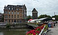 Die St.-Agnes-Brücke, Blick Richtung Bahnhof. Im Hintergrund links das Gebäude Bahnhofstraße 32 und weiter rechts der Schelztorturm