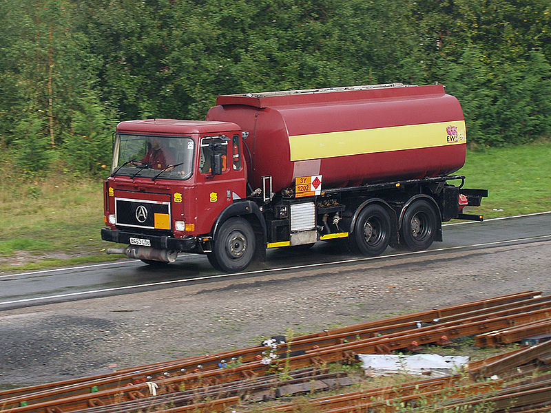 File:EWS Atkinson road tanker E663 LOU Castleton.jpg