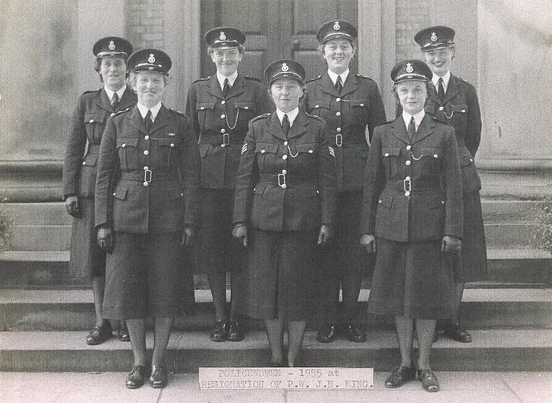 File:East Riding Constabulary policewomen at the resignation of WPC J N King 1955 (archive ref POL-3-11-3-10) (31980139131).jpg