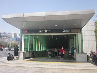 <span class="mw-page-title-main">Zhongxin Square station</span> Subway station in Tianxin District, Changsha, Hunan, China