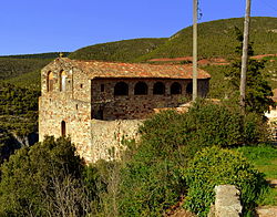 Замъкът и църквата Mediona