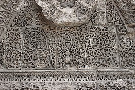 Detail from right of the portal Fachada Mshatta 15.JPG