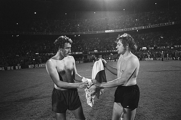 Chivers swapping shirts with Feyenoord's Rinus Israël after the second leg match of the 1974 UEFA Cup final
