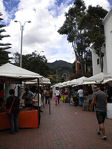 Datei:Flohmarkt_in_Usaquén.jpg