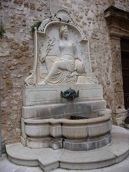 File:Fontaine de la Cour d'honneur de l’Hôtel de Ville, Grasse.jpg