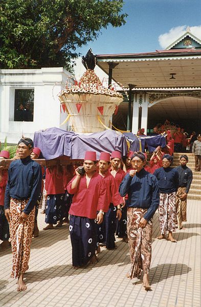 File:Formal Batik Sarongs worn by guards at Sultan's Parade, Yogyakarta.jpg