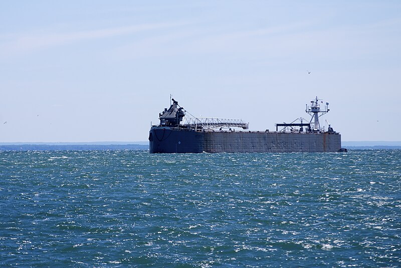 File:Freighter "Ashtabula" in Buffalo Harbor (14693245683).jpg