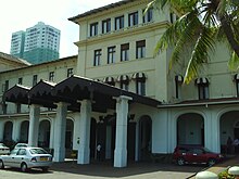A view of the entrance to the Galle Face Hotel before refurbishment (2008) Galle Face Hotel entrance.jpg