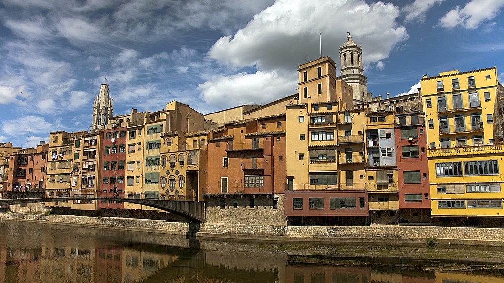 Жирона (Gerona/Girona), Испания - путеводитель, достопримечательности, что посмотреть в Жироне, туристический маршрут по городу с картой. Как проехать.