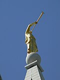 Miniatuur voor Bestand:Golden statue angel Moroni.jpg