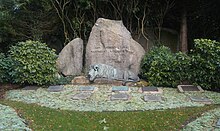 Grabstätte von Carl Hagenbeck auf dem Friedhof Ohlsdorf. Hier ruht der lebensgroße, schlafende bronze Löwe Triest, das Lieblingstier des Tierparkgründers (Anfang 2014 entwendet)