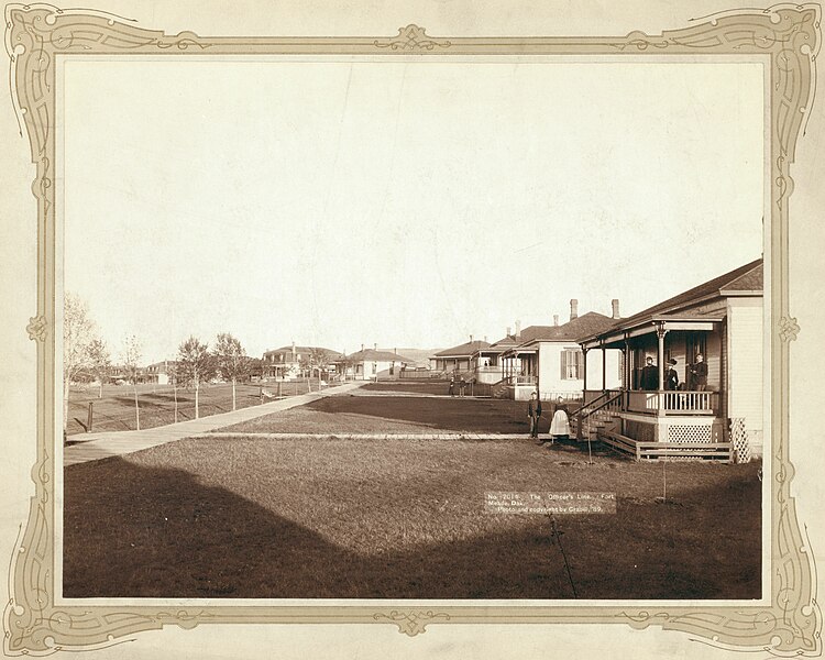 File:Grabill - The Officers Line, Fort Meade.jpg