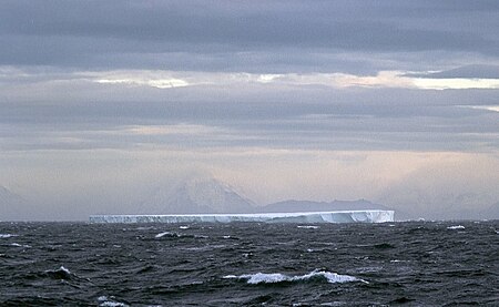 Góra stołowa u wybrzeży wschodniej Grenlandii