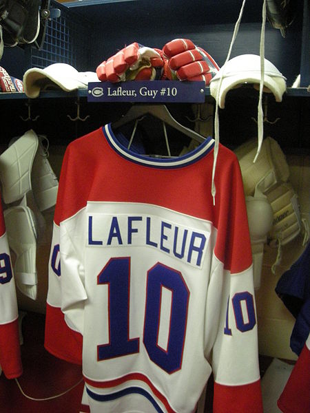 File:HHOF July 2010 Canadiens locker 12 (Lafleur).JPG