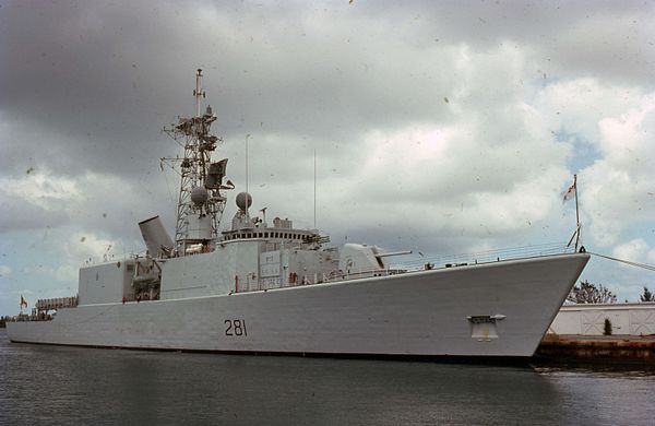 Huron in 1976 with split exhaust funnel, Sea Sparrow launcher on forward superstructure, and 5-inch (127 mm)/54-calibre gun on forecastle.