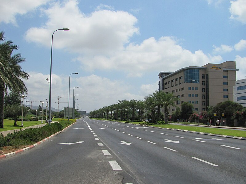 File:Haifa South Hwy 4 ground level OIC.jpg