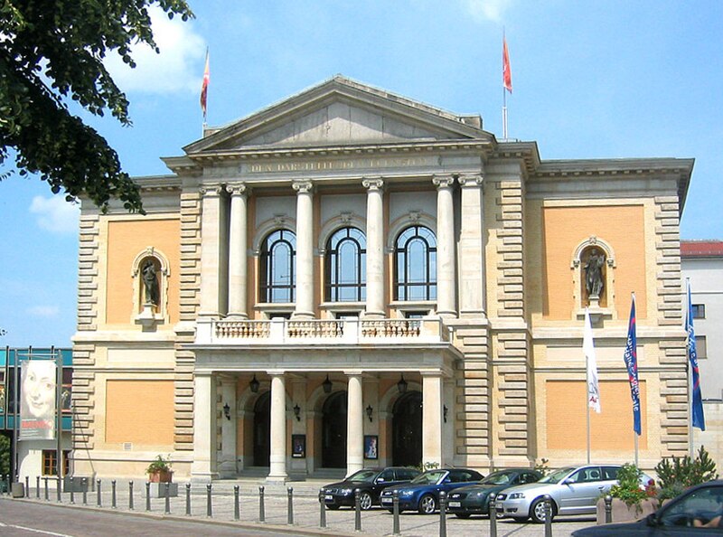 Datei:Halle Saale Opernhaus 2003.jpg