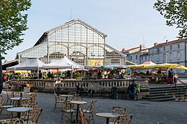 Halles de Niort morning market, May 2023.jpg