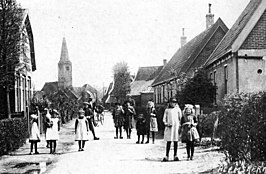 Blik op de oude dorpskern rond de Kerkweg, c. 1920.[2]