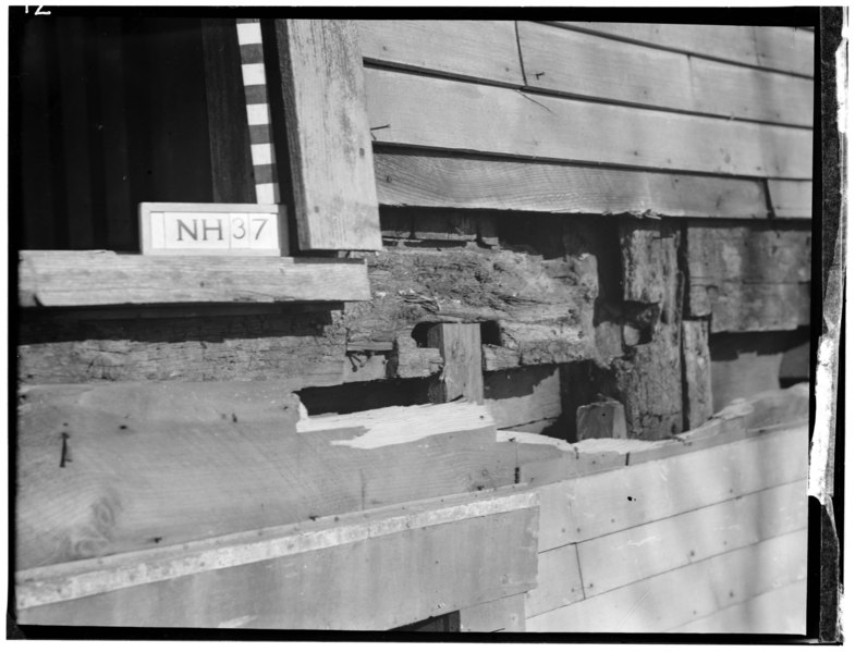 File:Historic American Buildings Survey L. C. Durette, Photographer DETAIL SECOND FLOOR GIRT ABOVE FRONT DOOR - Doe Garrison, Lamprey River and Great Bay, Newmarket, Rockingham County, HABS NH,8-NEWM,1-16.tif