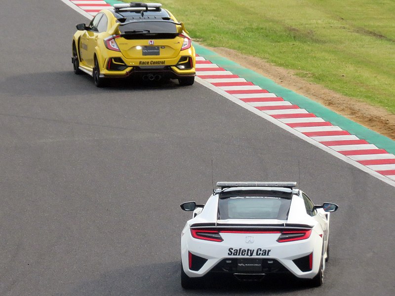 File:Honda NSX (CAA-NC1) used as a Suzuka Circuit Safety Car & CIVIC TYPE R Limited Edition (6BA-FK8) used as a SUZUKA CIRCUIT Race Control.jpg