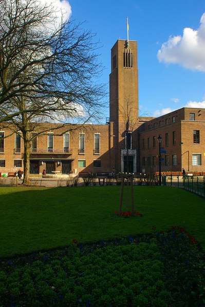 File:Hornsey Town Hall, Crouch End Broadway - geograph.org.uk - 358158.jpg