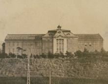 ファイル:Hosei_University_First_Building_1.png